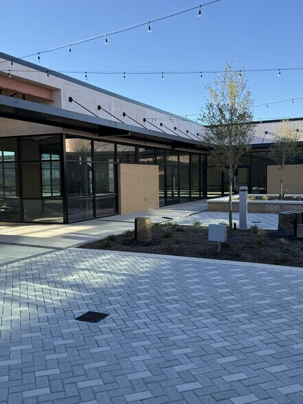 More Photos Of 1937 Irving Blvd, Dallas Showroom For Lease