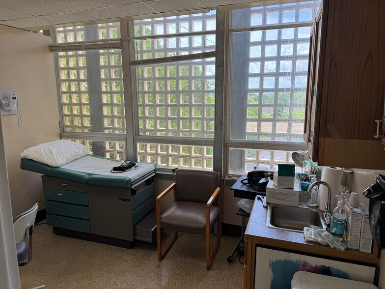 More Photos Of 201 E Roosevelt Rd, Little Rock Medical For Sale