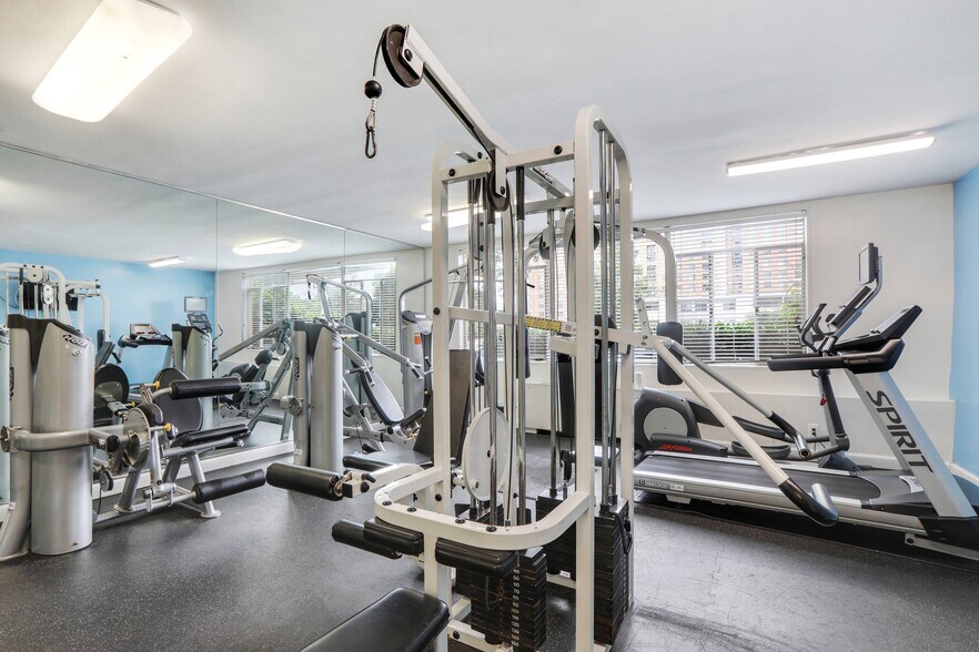 More Photos Of 5055 Seminary Rd, Alexandria Apartments For Lease