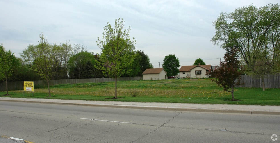SWC Eola Rd & Indian Trail Rd, Aurora, IL 60502 Land For Lease