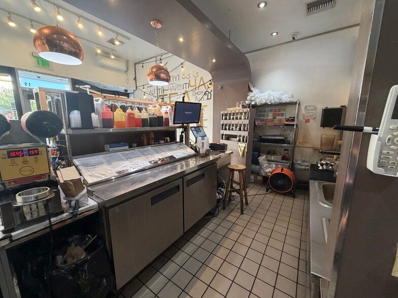 More Photos Of 19 S Fair Oaks Ave, Pasadena Restaurant For Lease