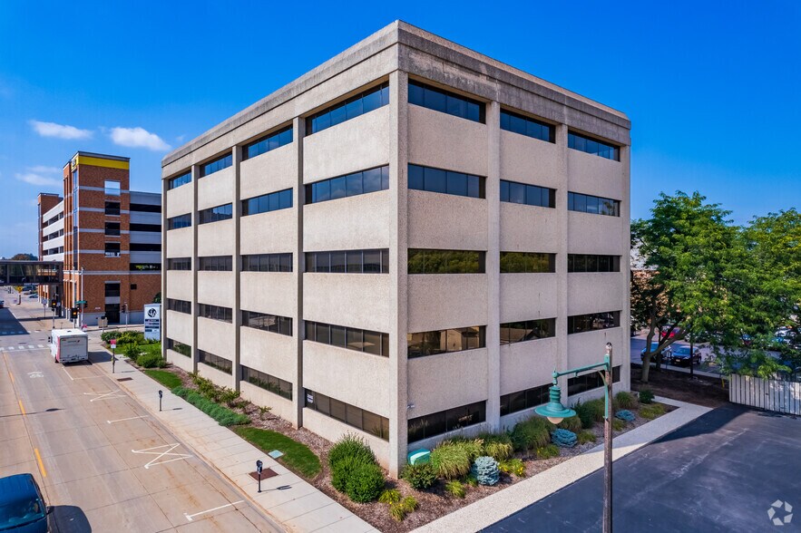 More Photos Of 200 E Washington St, Appleton Office For Lease