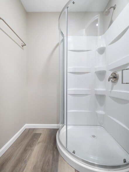 More Photos Of 3261 New Bern Hwy, Jacksonville Light Distribution For Lease