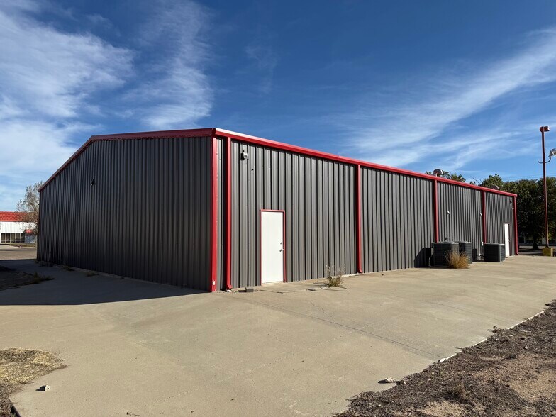More Photos Of 4001 Business Park Dr, Amarillo Flex For Lease