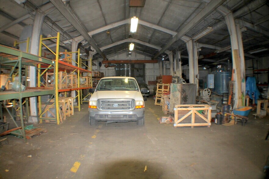 More Photos Of 5517 Dorbrandt St, Houston Warehouse For Lease
