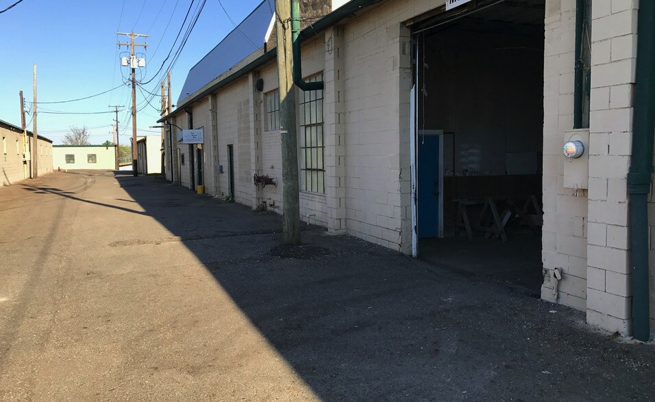 More Photos Of 1387 Clarendon Ave SW, Canton Manufacturing For Lease
