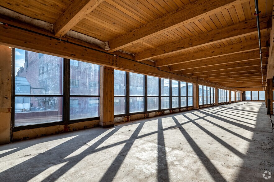 More Photos Of 245-255 6th St E, Saint Paul Parking Garage For Lease