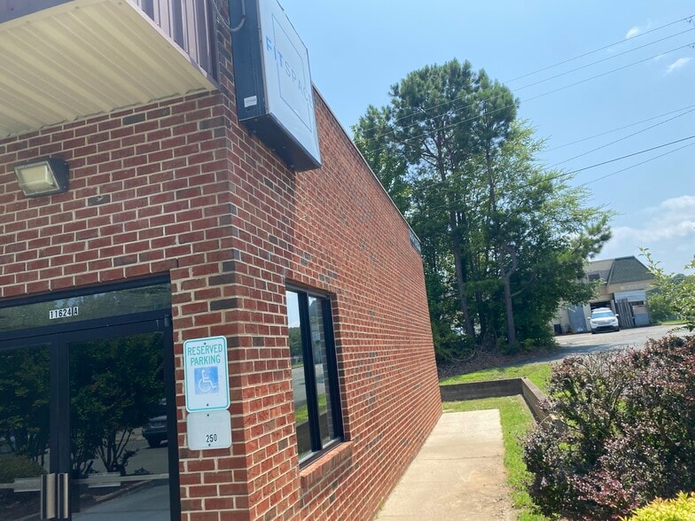 More Photos Of 11624 N US 15-501, Chapel Hill Freestanding For Lease