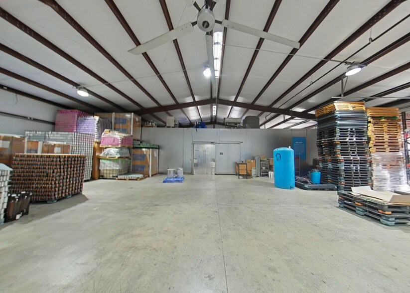 More Photos Of 5200 Electric Ave, Spicewood Warehouse For Lease