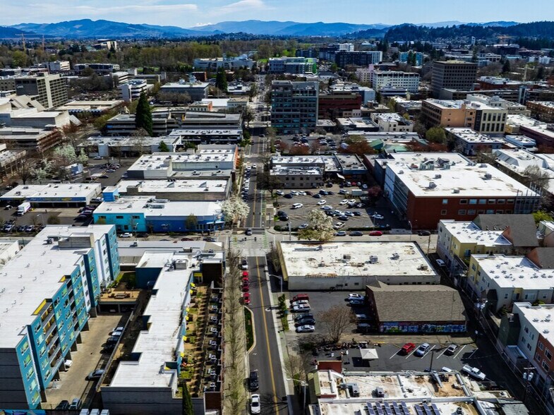 More Photos Of 806 Charnelton St, Eugene Storefront For Sale