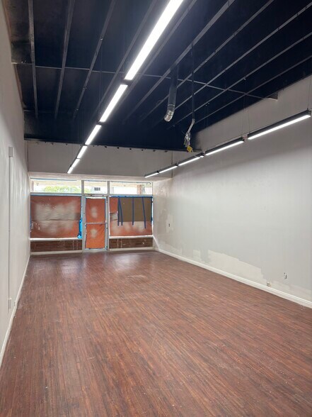 More Photos Of 321-325 S C St, Oxnard Storefront For Lease