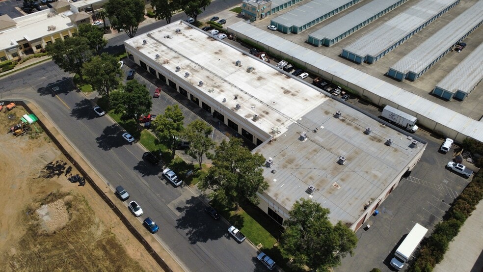 More Photos Of 700 Harvest Park Dr, Brentwood Warehouse For Lease