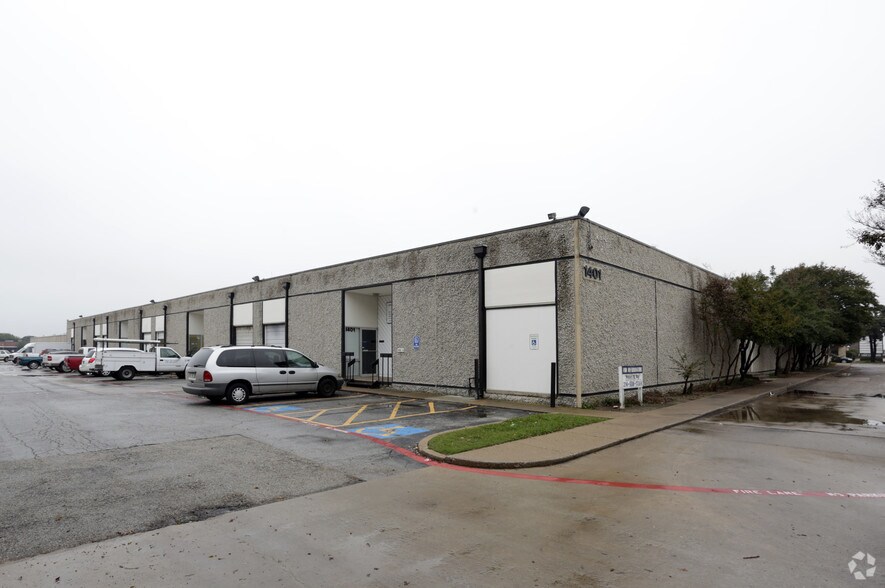 More Photos Of 1401-1403 T I Blvd, Richardson Light Distribution For Lease