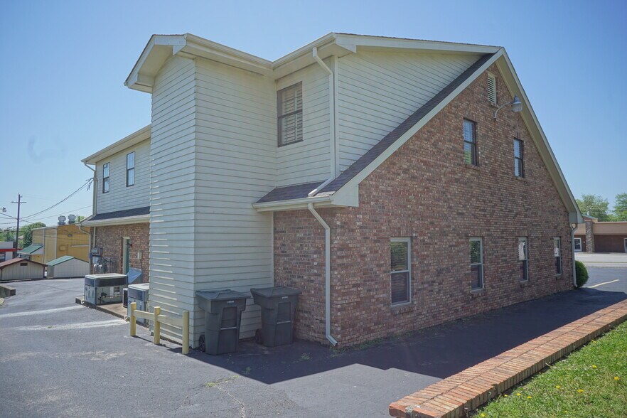 More Photos Of 111 N Trigg Ave, Gallatin Office For Sale
