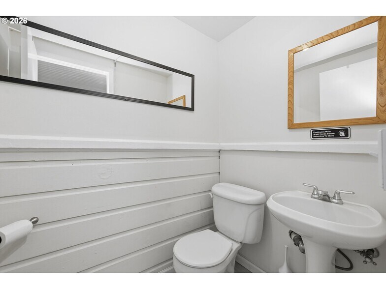 More Photos Of 245 W 13th Ave, Eugene Office For Sale