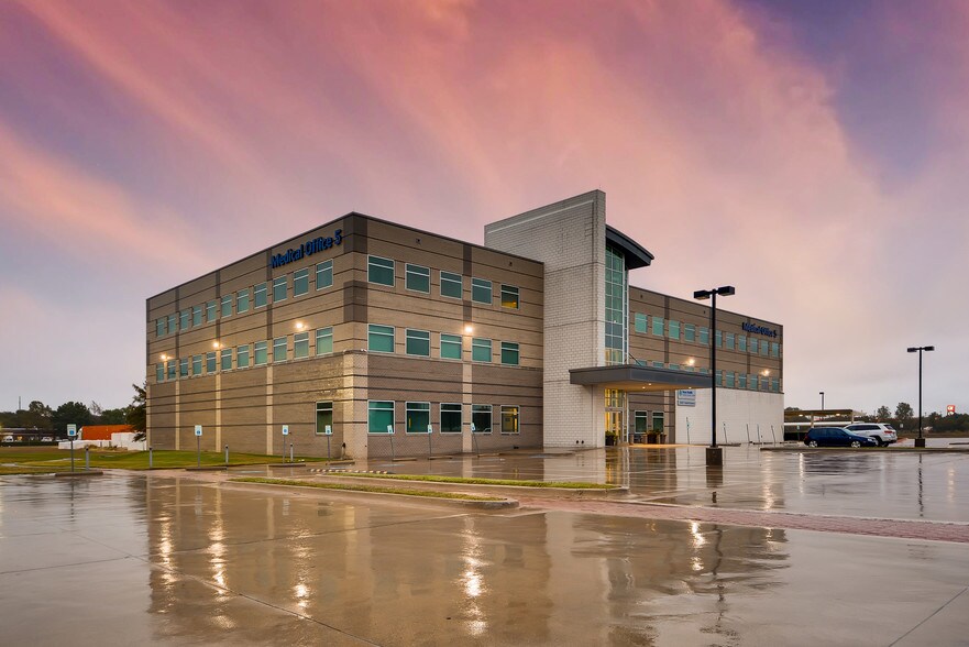 More Photos Of 12001 South Fwy, Burleson Medical For Lease