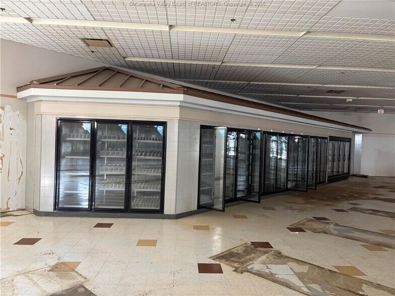 More Photos Of 173 Main St, Clay Drugstore For Lease