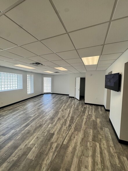 More Photos Of 82 Abbott Rd, Buffalo Refrigeration Cold Storage For Sale