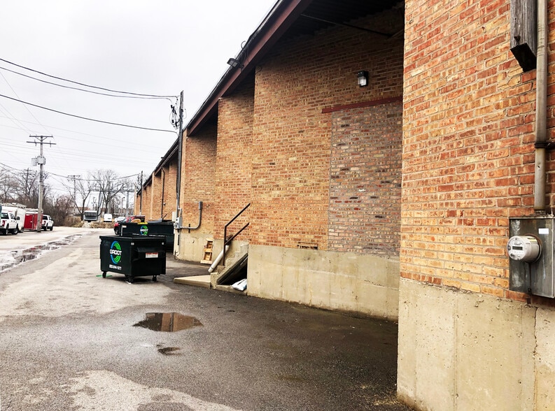 More Photos Of 400-490 Bonnie Ln, Elk Grove Village Warehouse For Lease