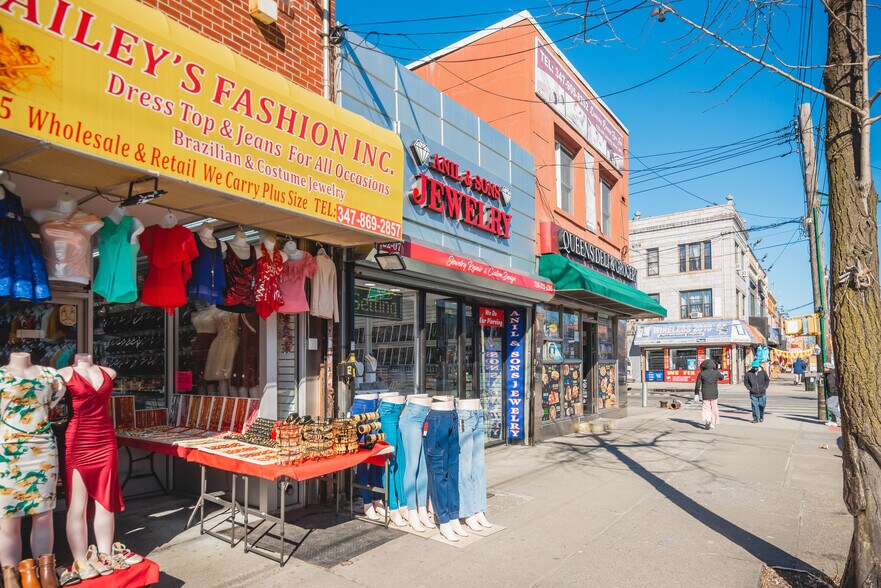 More Photos Of 122-07 Liberty Ave, Richmond Hill Freestanding For Sale