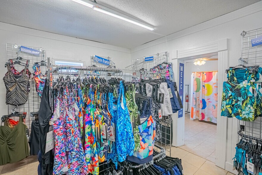 More Photos Of 8 Sunset Hills Ct, Sunrise Beach Storefront For Sale
