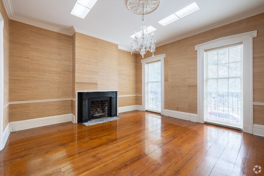 More Photos Of 120-124 W Liberty St, Savannah Office Residential For Sale