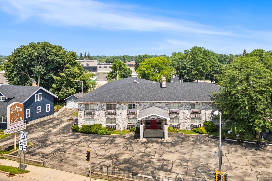 More Photos Of 240 E Fond du Lac St, Ripon Hotel For Sale