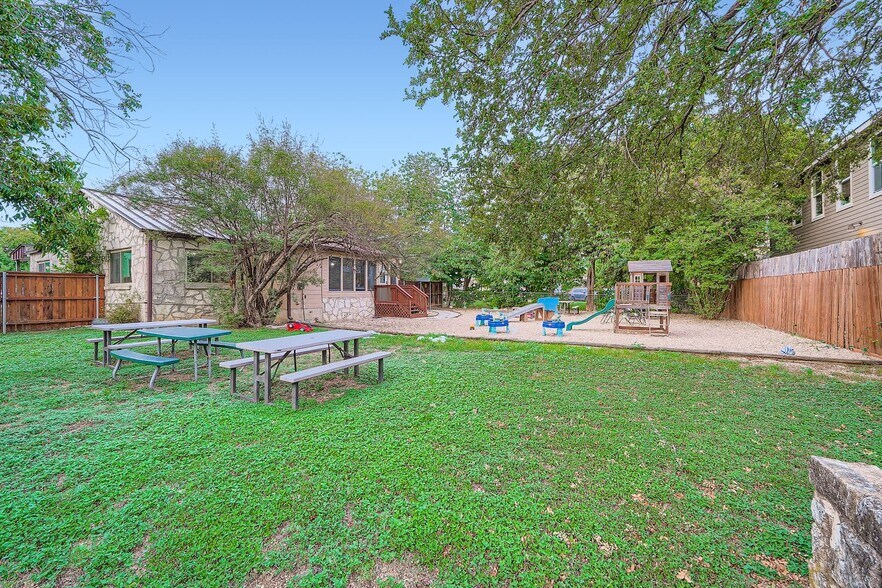 More Photos Of 405 W Main St, Round Rock Daycare Center For Lease