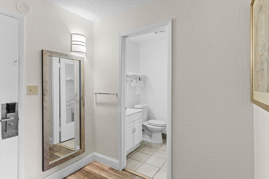 More Photos Of 510 Lane Ave S, Jacksonville Hotel For Sale