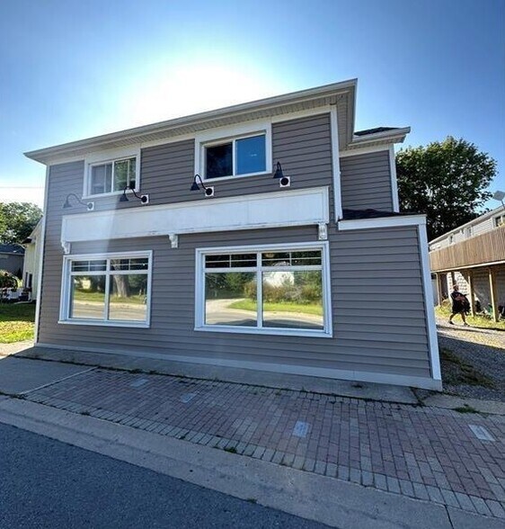 Primary Photo Of 780 Canboro Rd, Pelham Storefront Retail Office For Sale