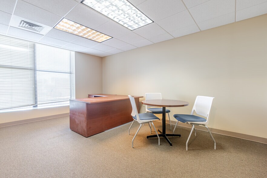 More Photos Of 140 E Main St, Rock Hill Office For Lease