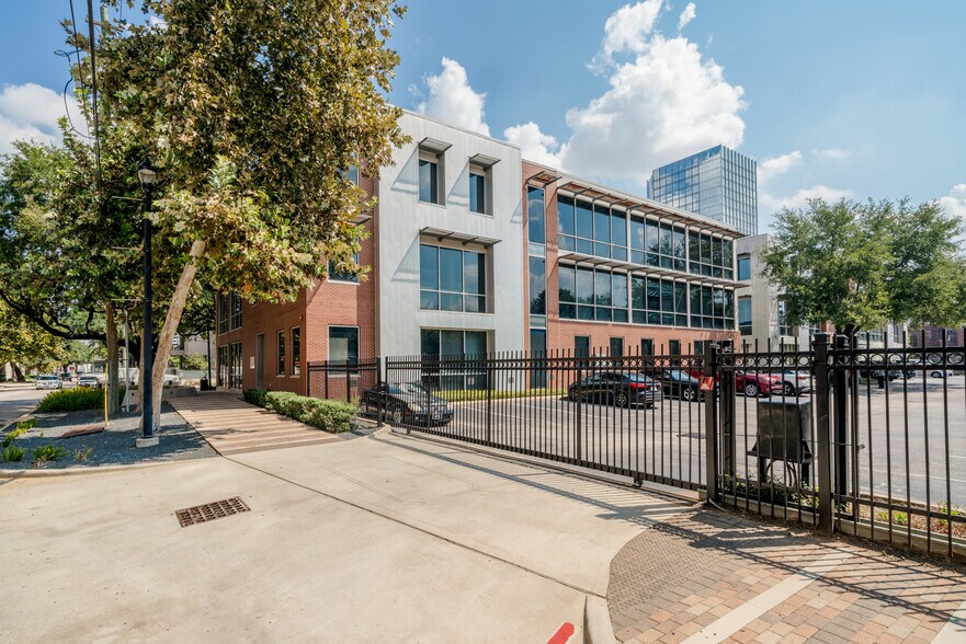 More Photos Of 402 Pierce, Houston Office For Lease