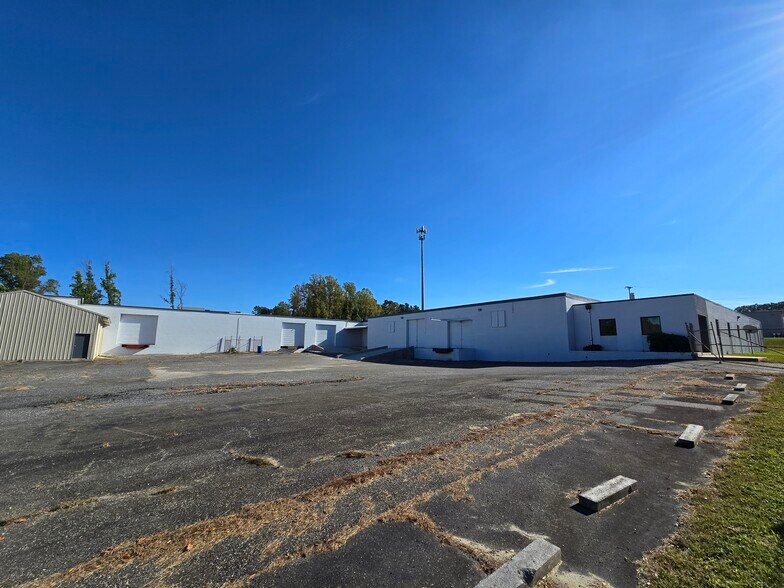 More Photos Of 3021 NW Northwest Blvd, Gastonia Warehouse For Lease