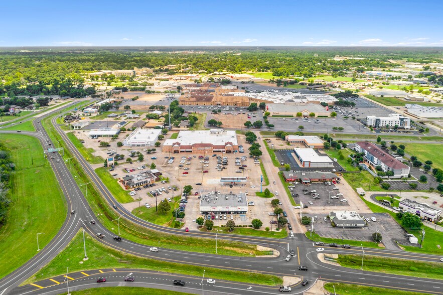 More Photos Of 2303 S MacArthur Dr, Alexandria Storefront Retail Office For Sale