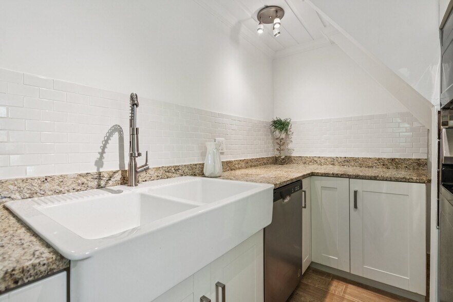 More Photos Of 375 Deerfield Dr, Dahlonega Multifamily For Sale