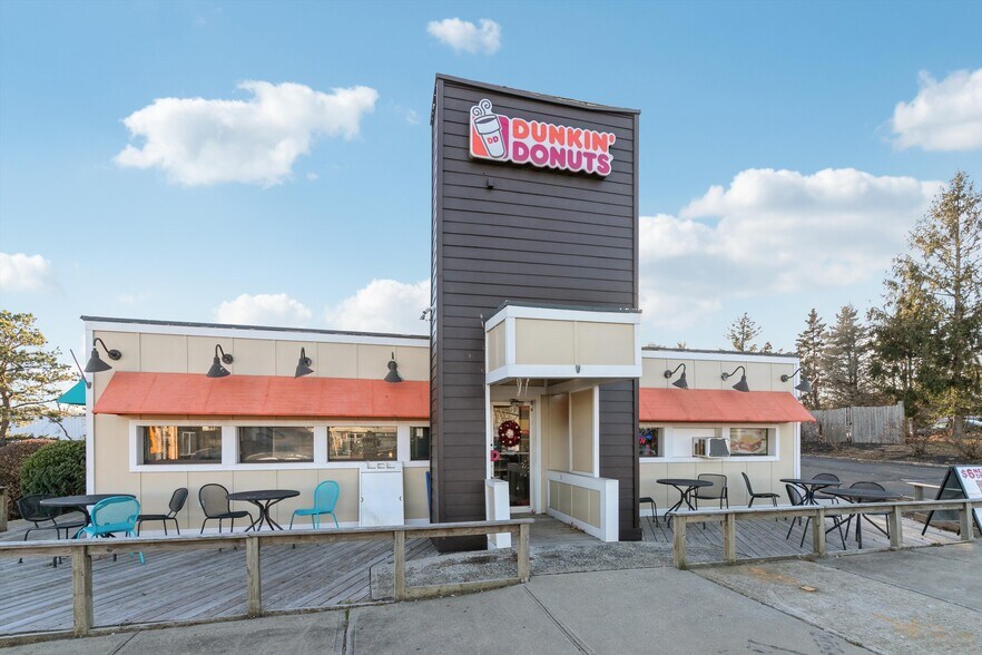 Primary Photo Of 20 County Road 39, Southampton Restaurant For Lease