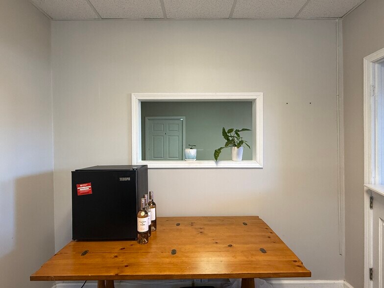 More Photos Of 118 S Main St, Greensboro Restaurant For Sale