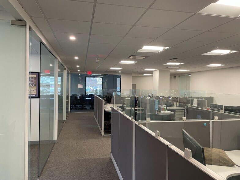 More Photos Of 4 Mountainview Ter, Danbury Office For Lease