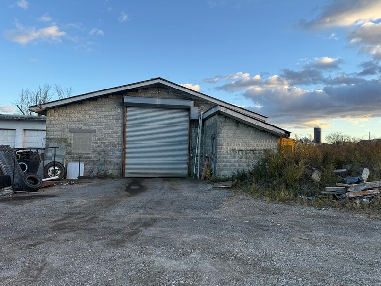 More Photos Of 477 Hartford Avenue West, Uxbridge Flex For Sale