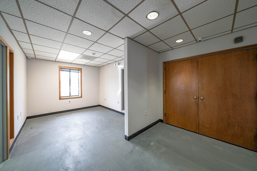 More Photos Of 8023 Malcolm Rd, Clinton Medical For Lease