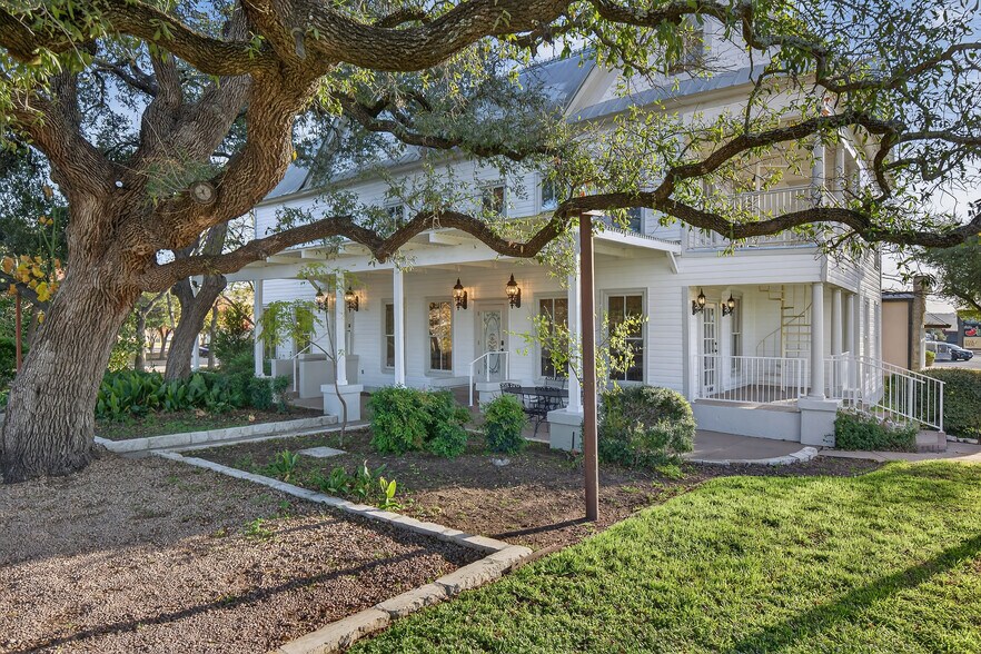 More Photos Of 119 Avenue G, Marble Falls Office For Sale