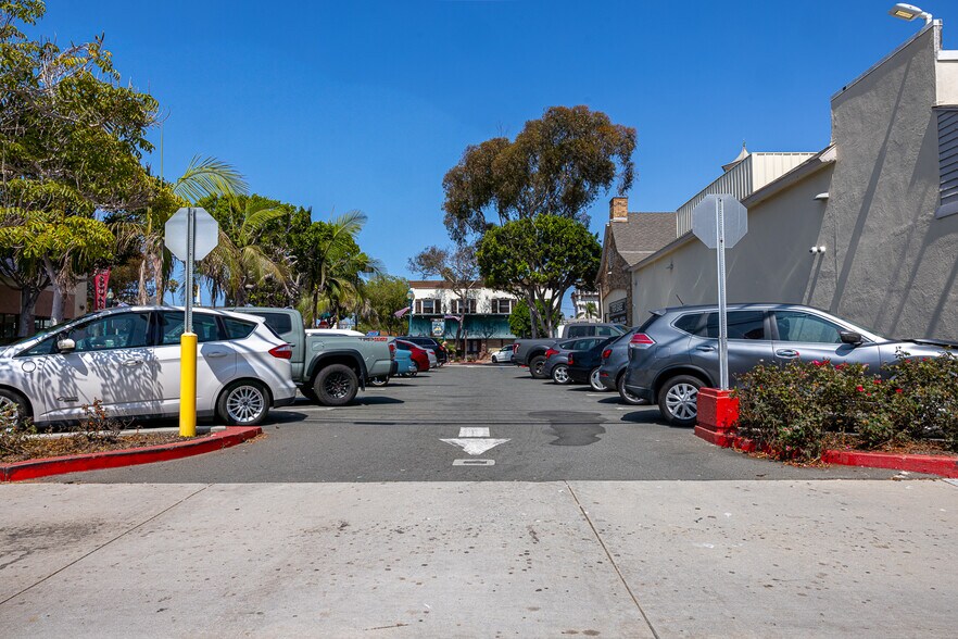 More Photos Of 208 Main St, Seal Beach Restaurant For Lease