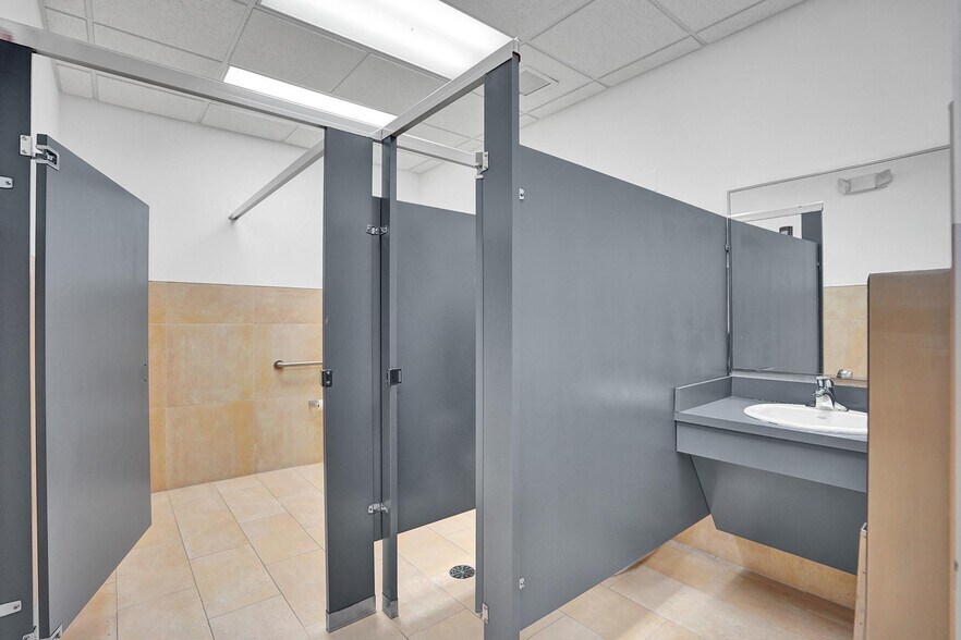 More Photos Of 15620 SW 29th St, Miramar Medical For Sale