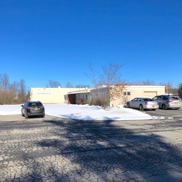 More Photos Of 63 Railroad Ave, Wallkill Warehouse For Lease