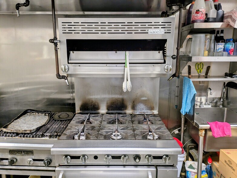 More Photos Of 23331-23391 Mulholland Dr, Woodland Hills General Retail For Lease