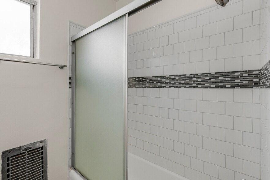 More Photos Of 900 N Orange Grove Ave, West Hollywood Apartments For Sale
