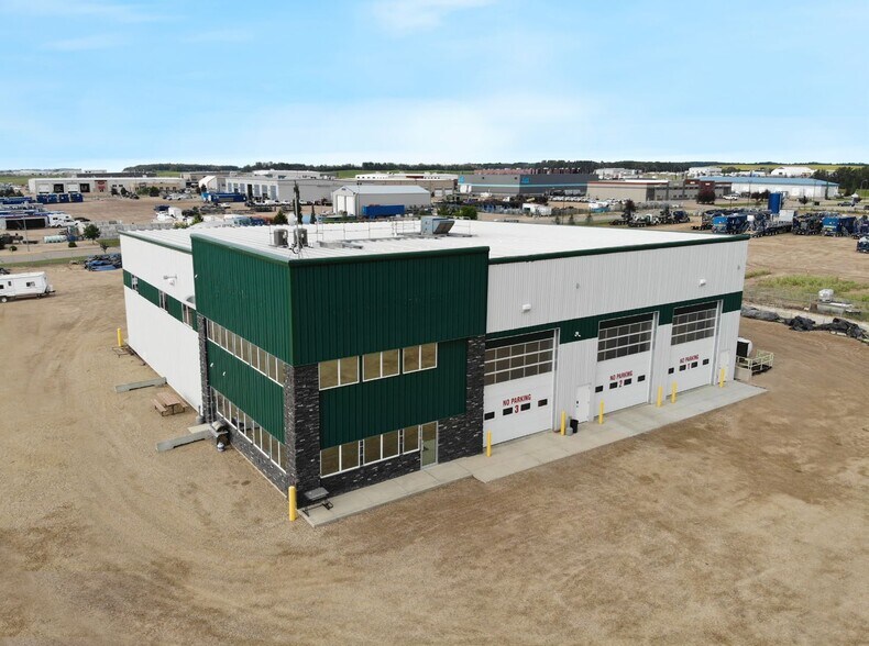 More Photos Of 41 Queensgate Cres, Blackfalds Manufacturing For Lease