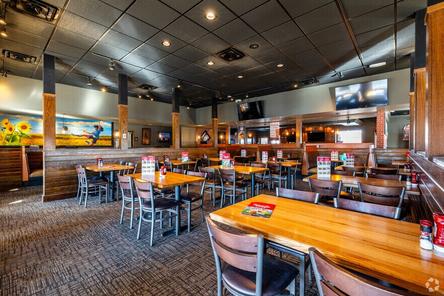More Photos Of 1700 Village West Pky, Kansas City Restaurant For Lease