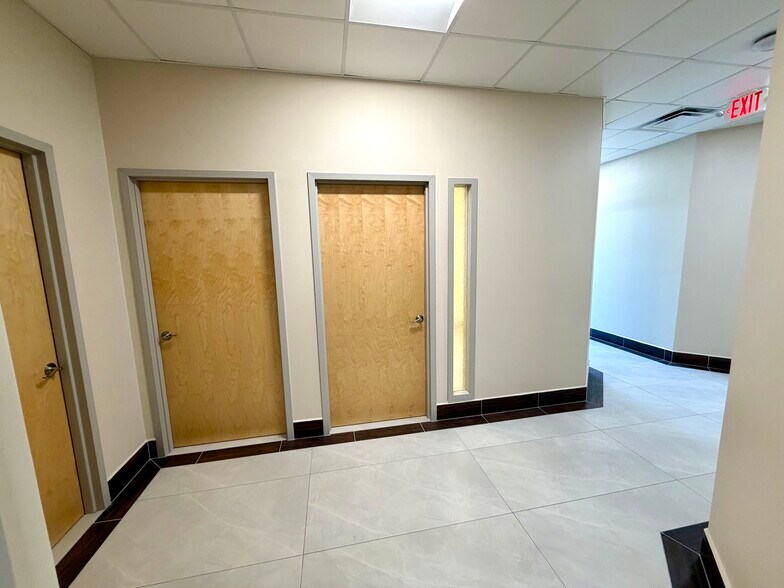 More Photos Of 1300 City View Ctr, Oviedo Office For Lease