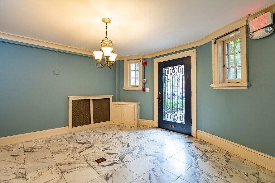 More Photos Of 1715 N St NW, Washington Office For Lease